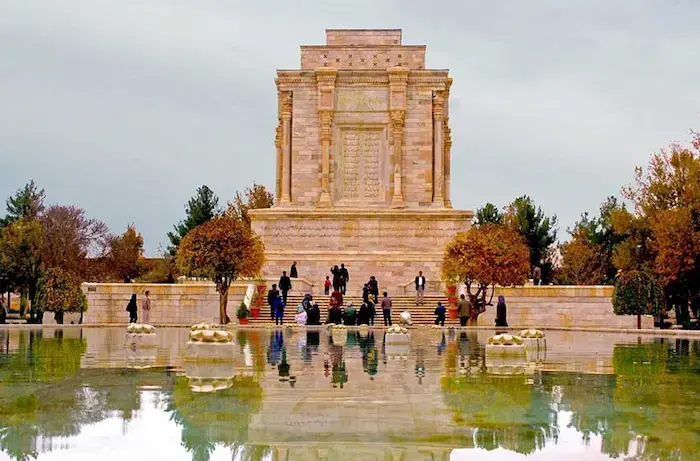 آرامگاه فردوسی شاعر بزرگ ایران با محوطه سازی و دریاچه  241546156413521
