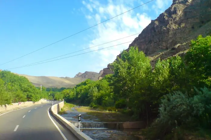 مسیر زیبا سرسبز روستای اندرخ مشهد 52416146