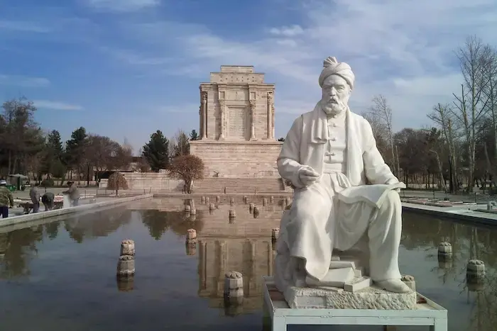 مجسمه فردوسی در مجاورت آرامگاه این شاعر بزرگ ایرانی 23513564564156314532