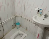 توالت ایرانی و روشویی سرویس بهداشتی خانه روستایی در گناباد
