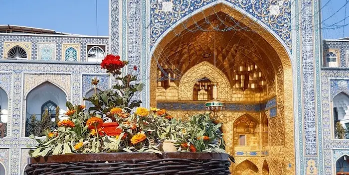 نمایی از گل های پرورش یافته در صحن حرم امام رضا(ع) در مشهد 1516416987