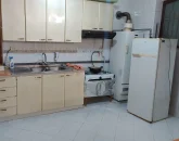 آشپزخانه و اجاق گاز، یخچال، هود با کفپوش سرامیکی خانه ویلایی در تربت جام 4165847186