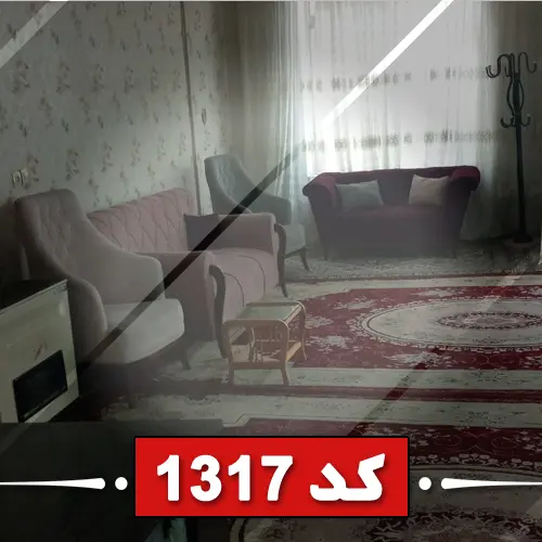 اتاق پذیرای فرش شده با مبلمان و نورگیر خانه ویلایی در مشهد 412568478