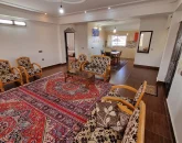 اتاق پذیرایی فرش شده به همراه مبلمان آپارتمان در تربت حیدریه 594584