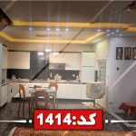 اتاق پذیرایی فرش شده به همراه مبلمان و تلوزیون آپارتمان در تربت حیدریه 5144641541