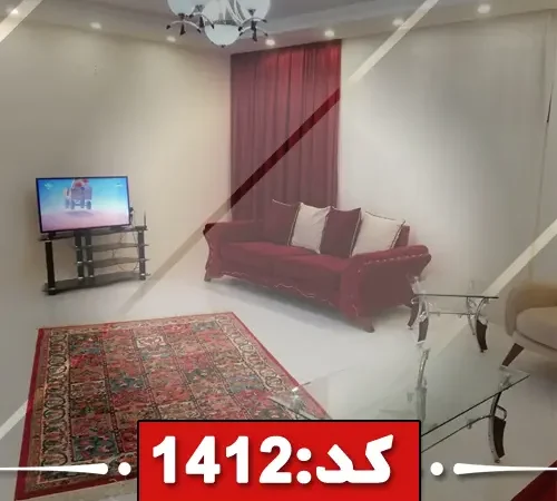 اتاق پذیرایی فرش شده به همراه مبلمان و تلوزیون آپارتمان در تربت حیدریه 54641541