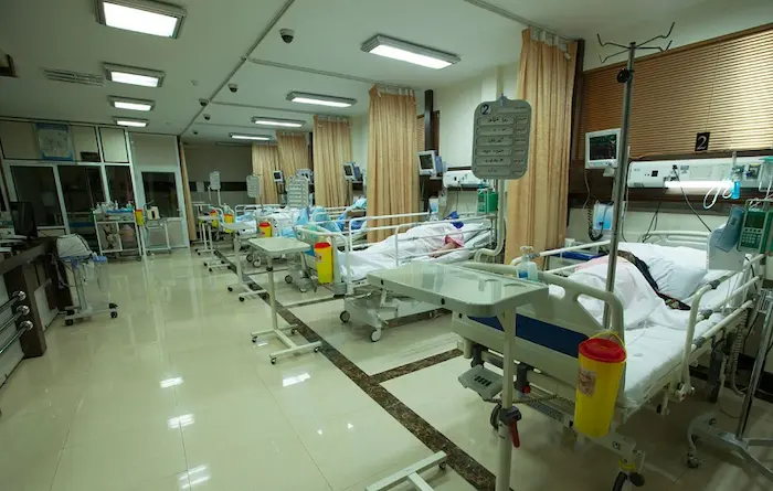 تخت های بیمارها در بیمارستان مشهد 145864