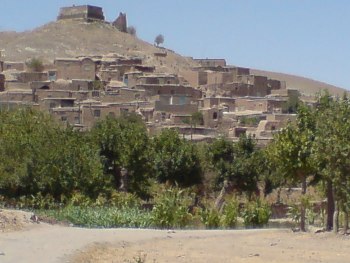 خانه های مسکونی کاه گلی روستای کلات یکی از روستاهای گناباد 897539485304