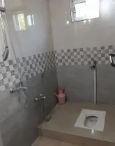 حمام و سرویس بهداشتی ایرانی کاشی کارش شده ویلا در قوچان 25965854